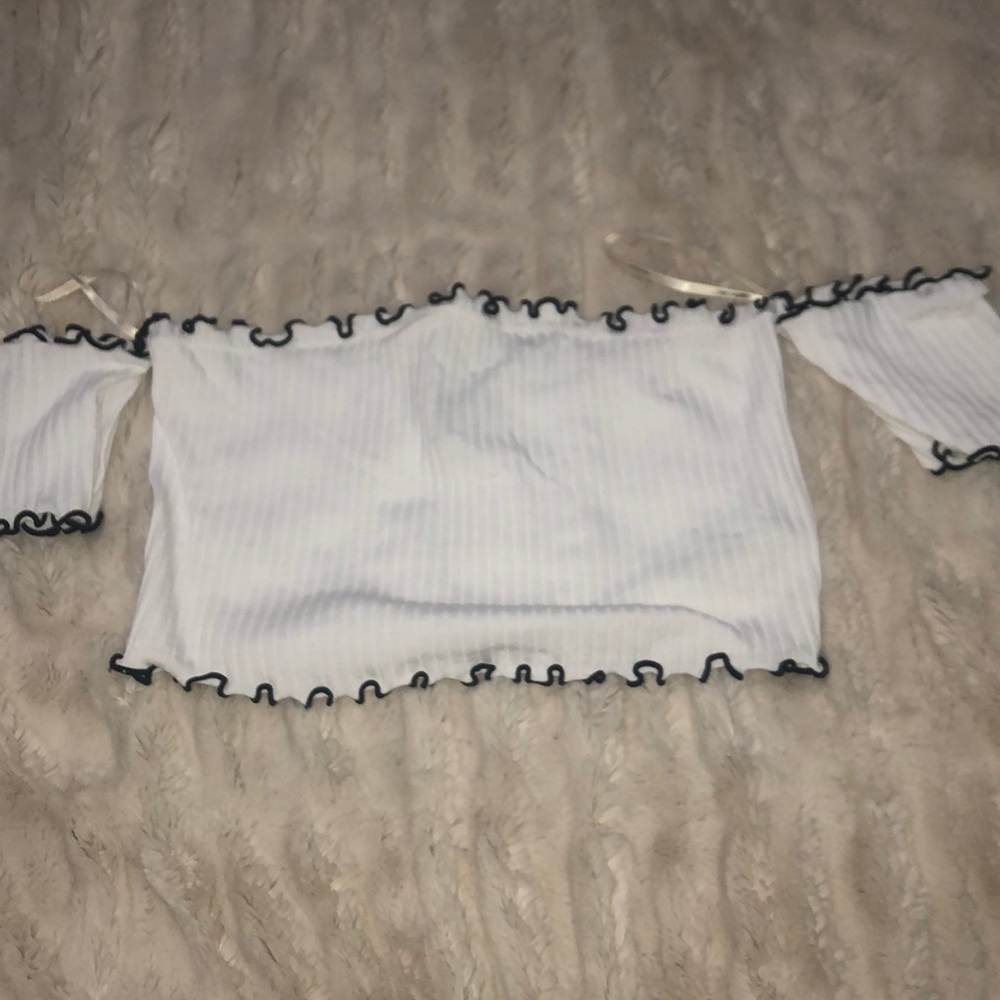 white w/ black outlining off the shoulder crop -